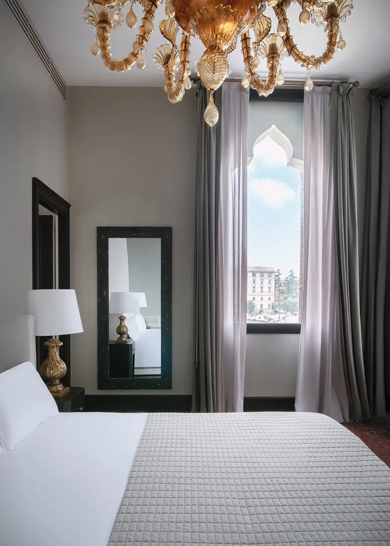 Deluxe Suite On The Grand Canal 003
